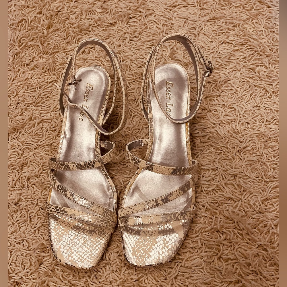 Essex Lane El Madalie Silver/Ivory Faux Snakeskin Leather Sandals 8.5 M